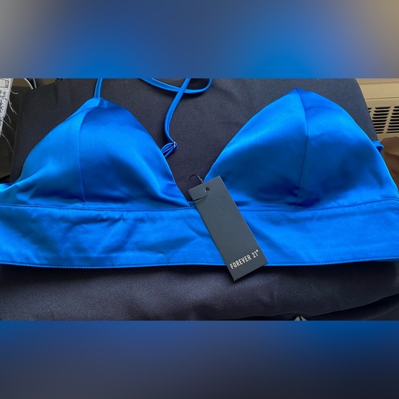 Satin padded V-neck Bralette - Picture 2 of 4